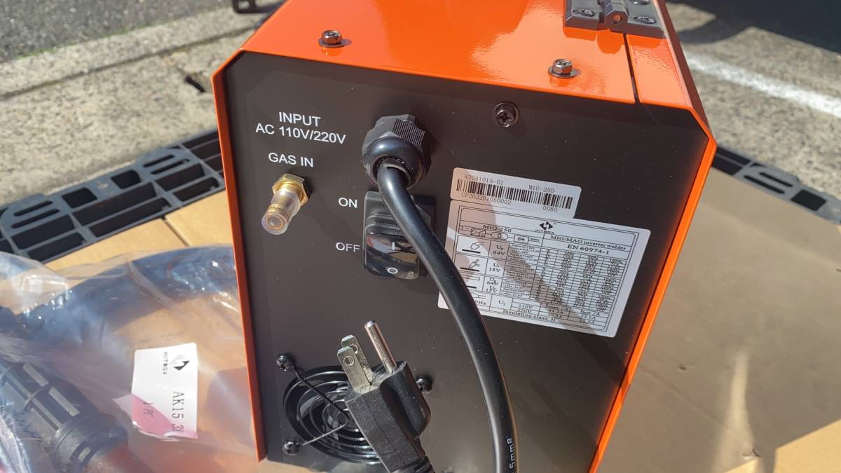 新品多機能 HITBOX MIG-250 溶接機 100v 半自動 溶接機 200A 新品多機能 HITBOX MIG-250 溶接機 100v 半自動 溶接機 200A