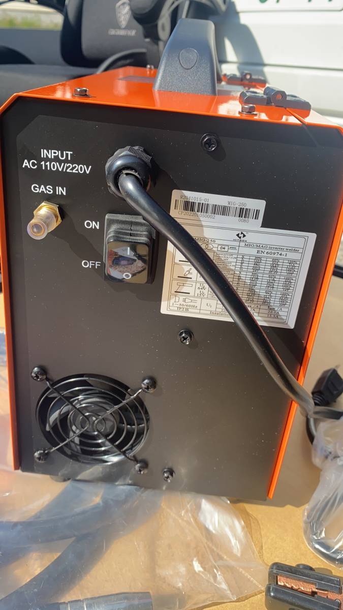 新品多機能 HITBOX MIG-250 溶接機 100v 半自動 溶接機 200A 新品多機能 HITBOX MIG-250 溶接機 100v 半自動 溶接機 200A