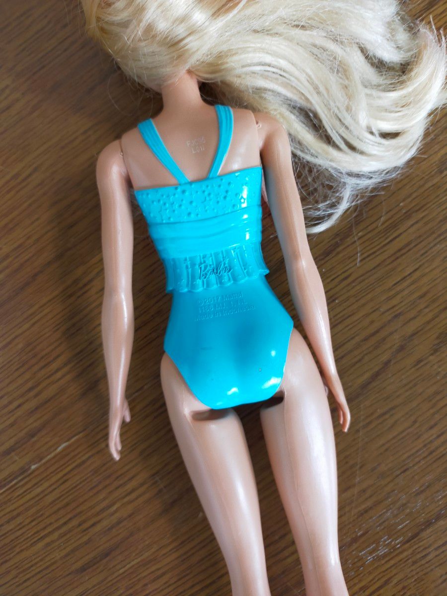 バービー人形本体　Barbie　レインボー