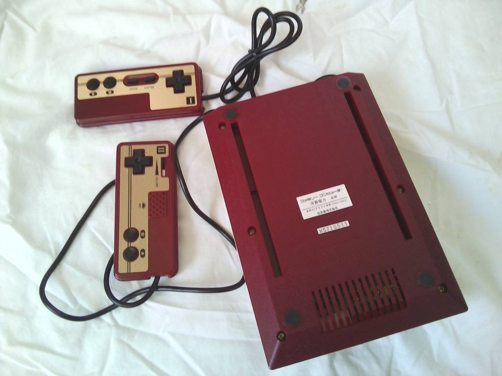 レトロ 美品☆Nintendo ファミコン 箱付き 付属品全 本体 HVC レトロ 美品☆Nintendo ファミコン 箱付き 付属品全 本体 HVC
