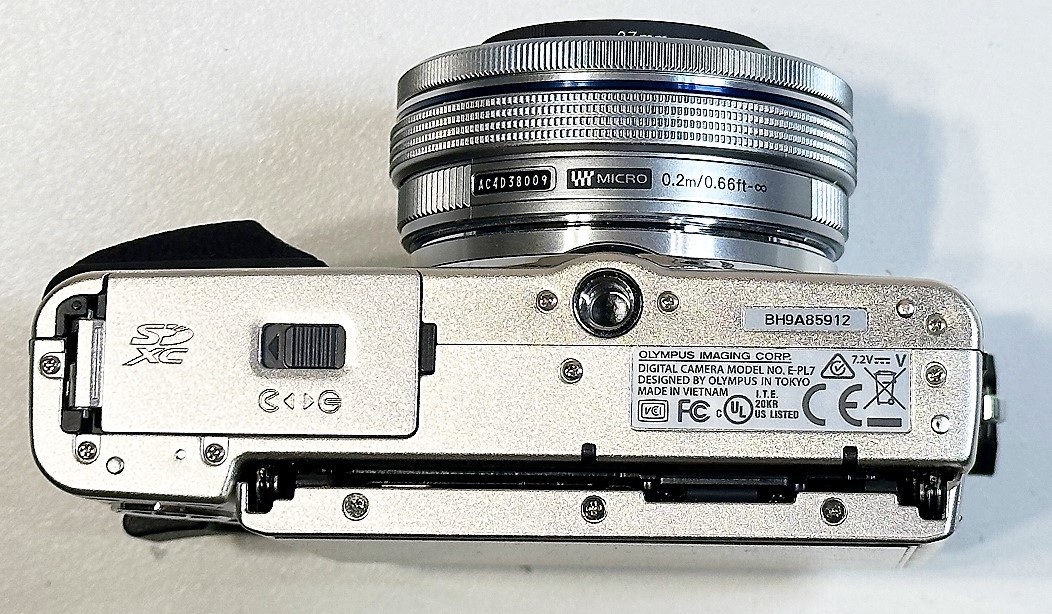中古デジカメ OLYMPUS(オリンパス) PEN Lite E-PL7、充電器・フラッシュ・CD・レンズ付属(14-42mm 3.5-5.6)_画像6