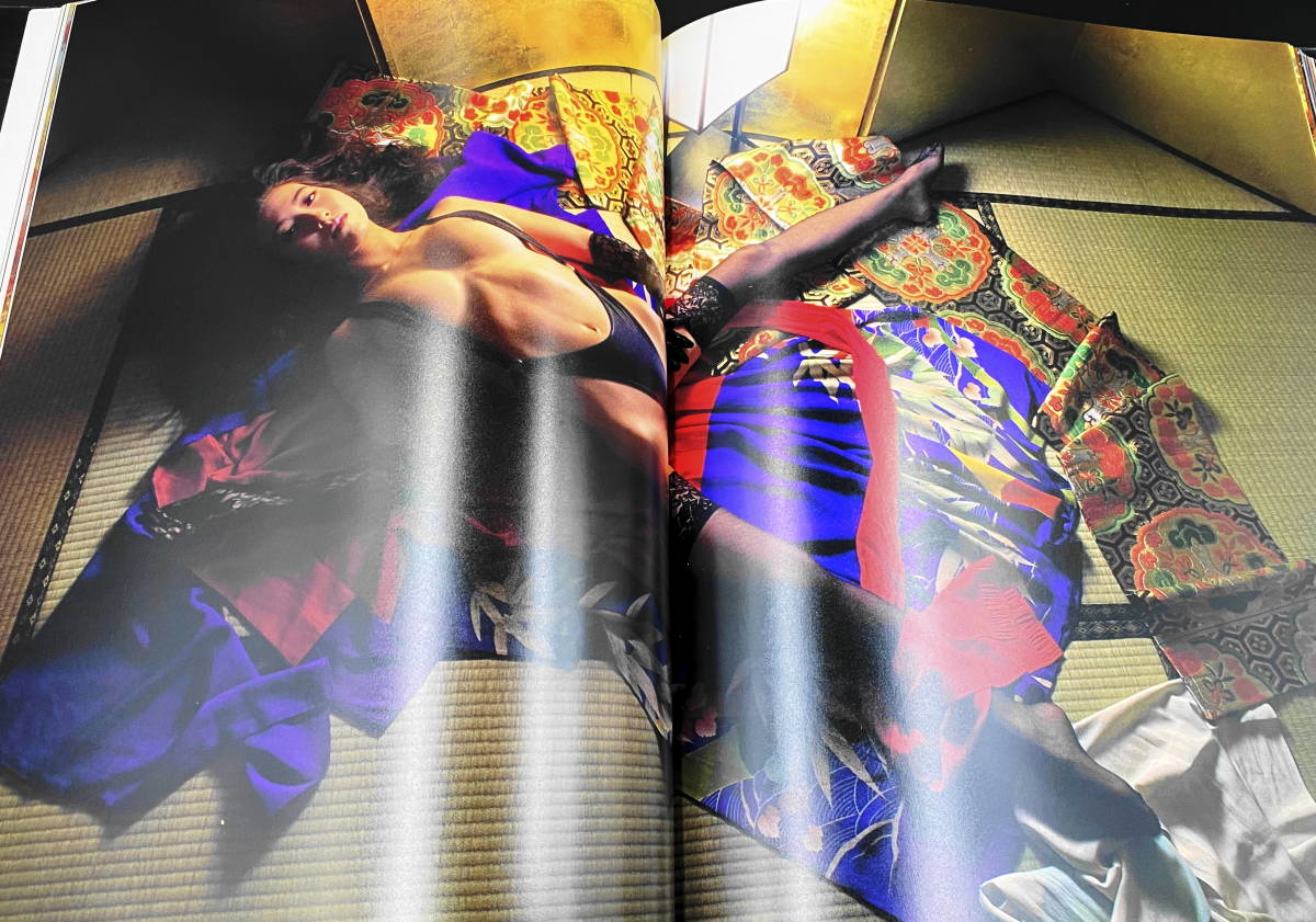 山咲千里写真集「ANOTHER SKIN アナザー・スキン」帯付き 1992年4月 初版発行 ボンデージ・ランジェリー・Tバック・美尻の画像9