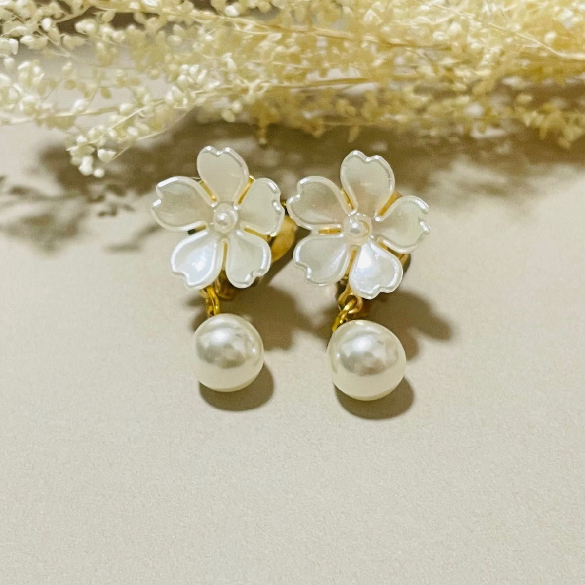 桜 さくら 花 フラワー ドロップ ピアス イヤリング ハンドメイド パール 白 ホワイト 韓国 Flower アレルギー反応