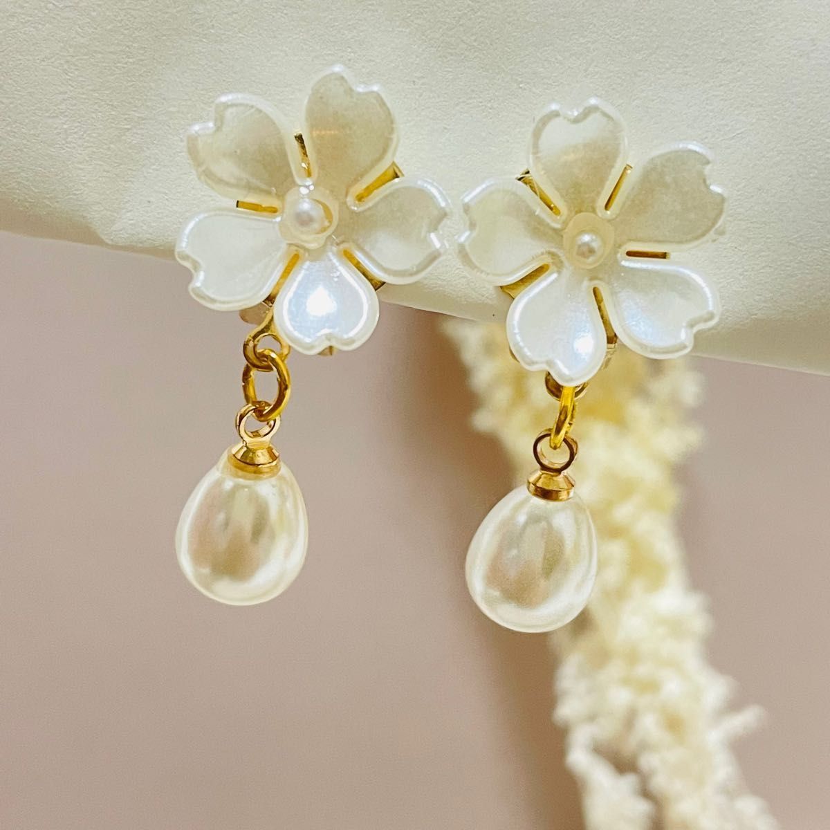 桜 さくら 花 フラワー ドロップ ピアス イヤリング ハンドメイド パール 白 ホワイト 韓国 Flower アレルギー反応