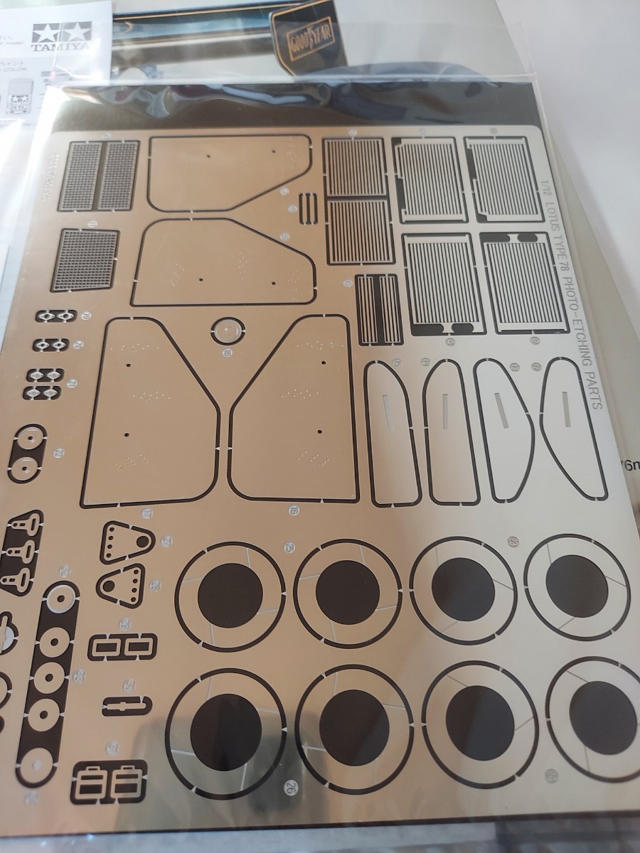 タミヤ　12037 ロータスタイプ78 1/12ビッグスケールシリーズ　LOTUS TYPE78 エッチングパーツ付き　TAMIYA 未組立_画像3