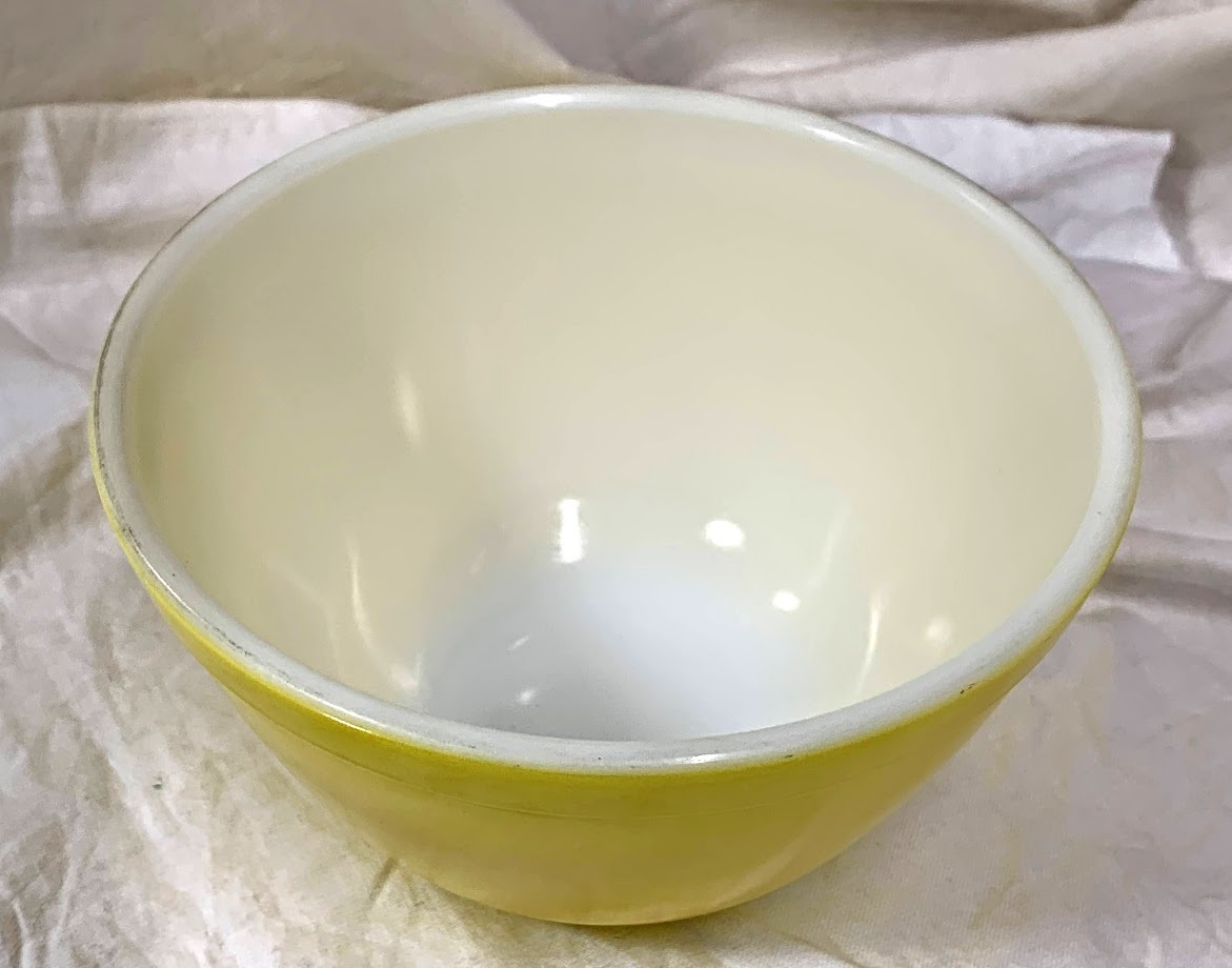 USAビンテージOLD PYREX/オールドパイレックス サラダボウル/ミキシングボウル yellow/ビタミンイエロー 耐熱ガラス used コレクション 