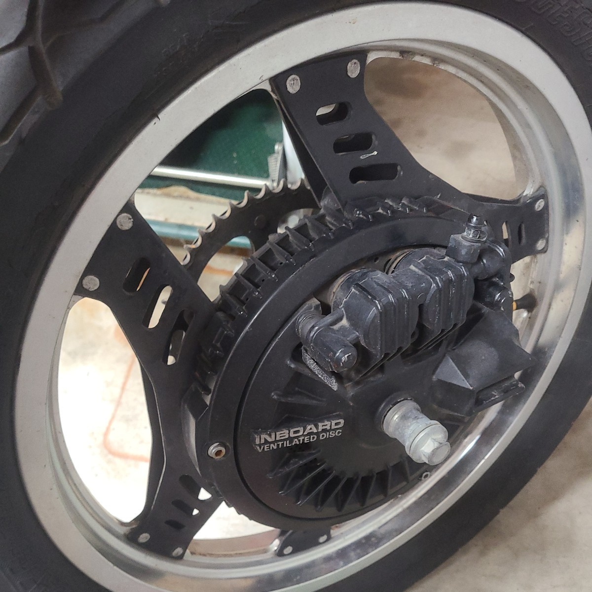 CBX400F 2型 CBX400F2 純正リアホイール 中古 当時物 CBR400F 製造年月