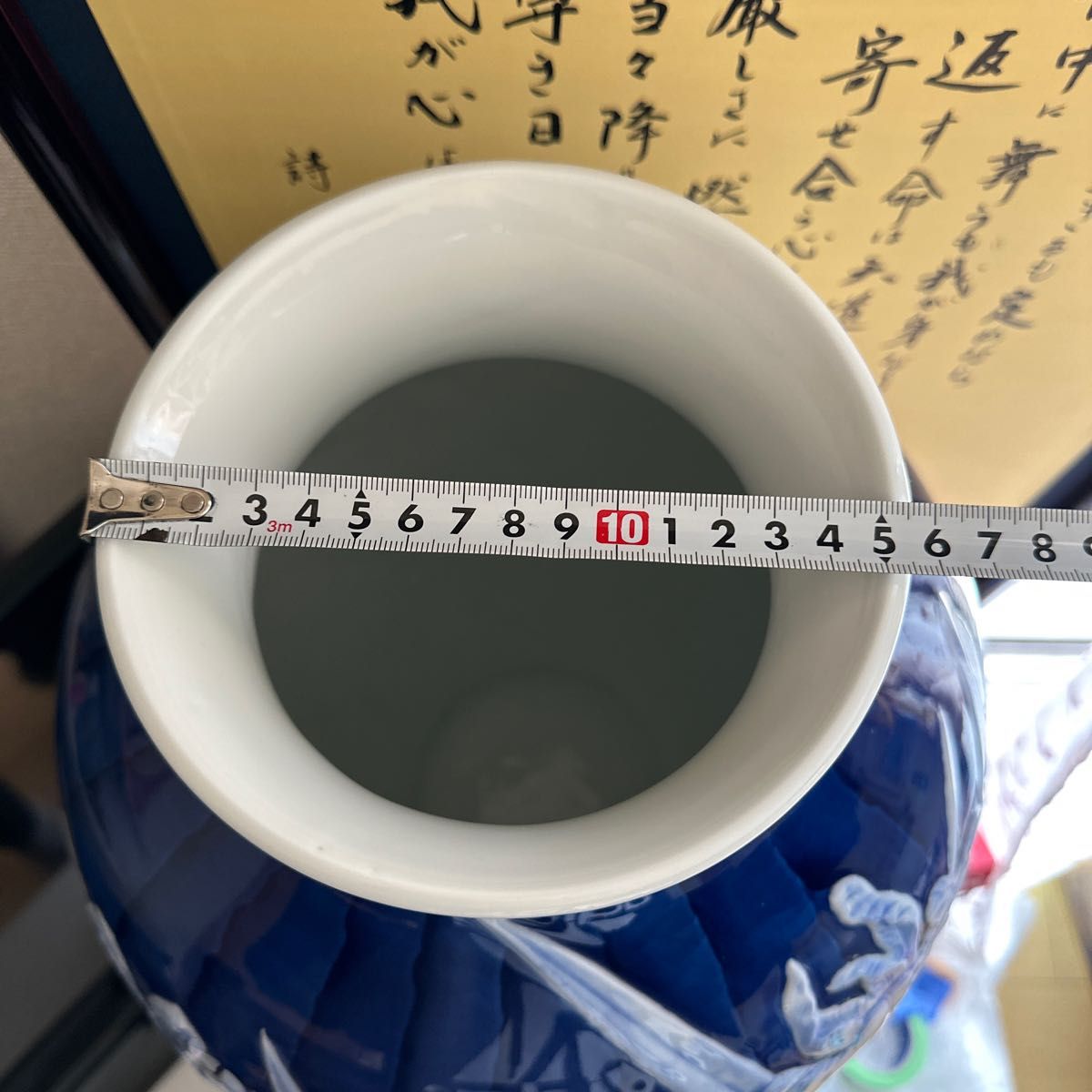 高級品 一点物 有田焼 伊万里焼 特大 花瓶 壺 手描き 陽刻 蘭 高級品 一点物 有田焼 伊万里焼 特大 花瓶 壺 手描き 陽刻 蘭