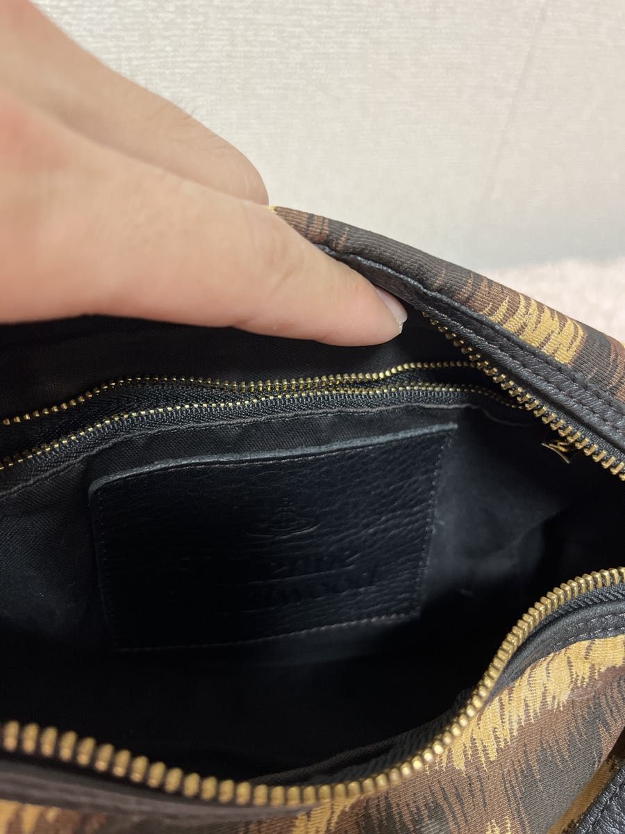ヴィヴィアンウエストウッド ショルダーバッグ レオパード 筒型