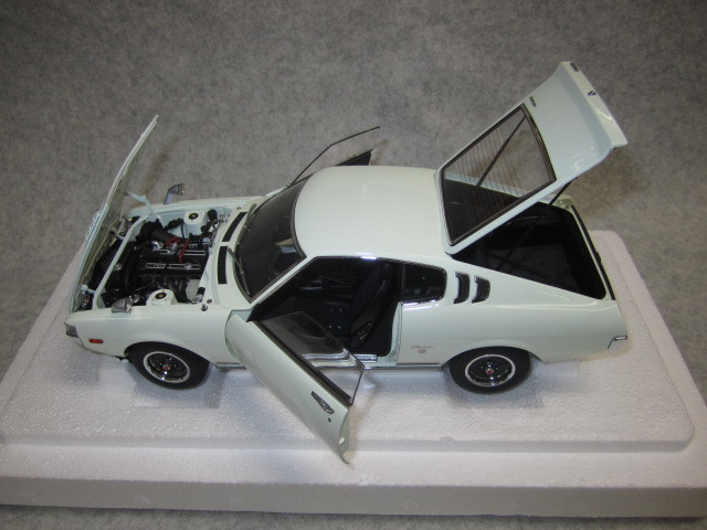 1/18　オートアート　トヨタ　セリカリフトバック　2000GT　RA25　1973　ホワイト_画像6