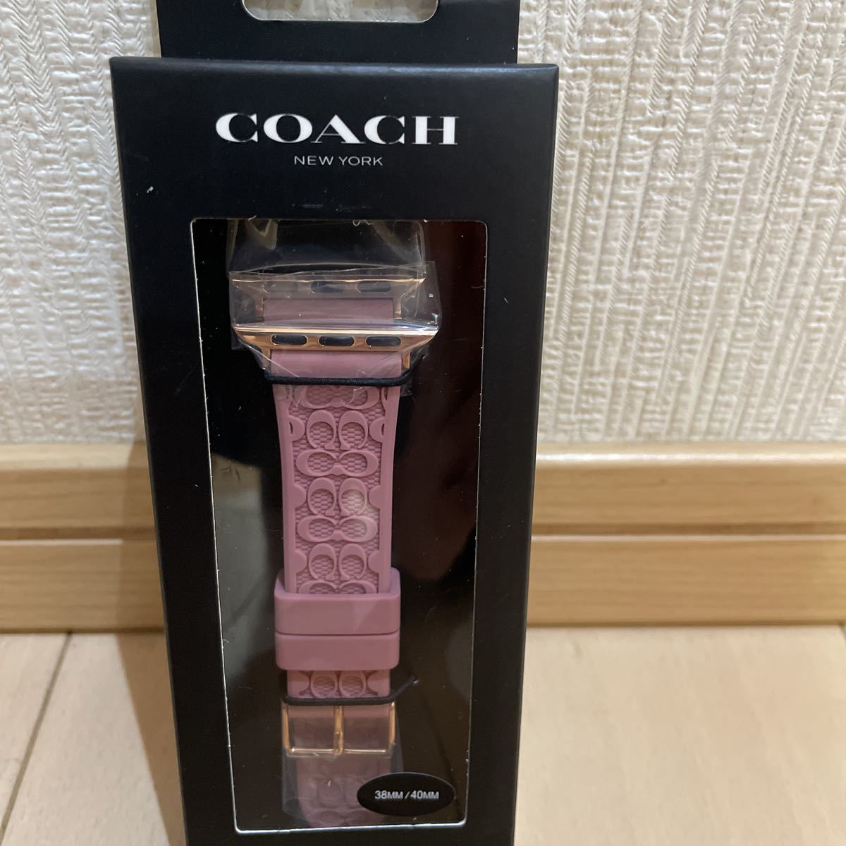 送料無料　新品未使用　COACH コーチ Apple Watch アップルウォッチ ベルト　ピンク　14700040 38/40MM
