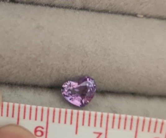 現品限り。貴重非加熱天然カラーチェンジサファイア 0.880ct