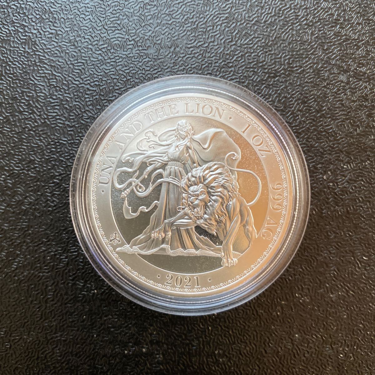 銀貨 99.9% 純銀 シルバー ウナ ライオン 銀貨 １オンス エリザベス女王 ウナとライオン 記念銀貨 セントヘレナ 2021 