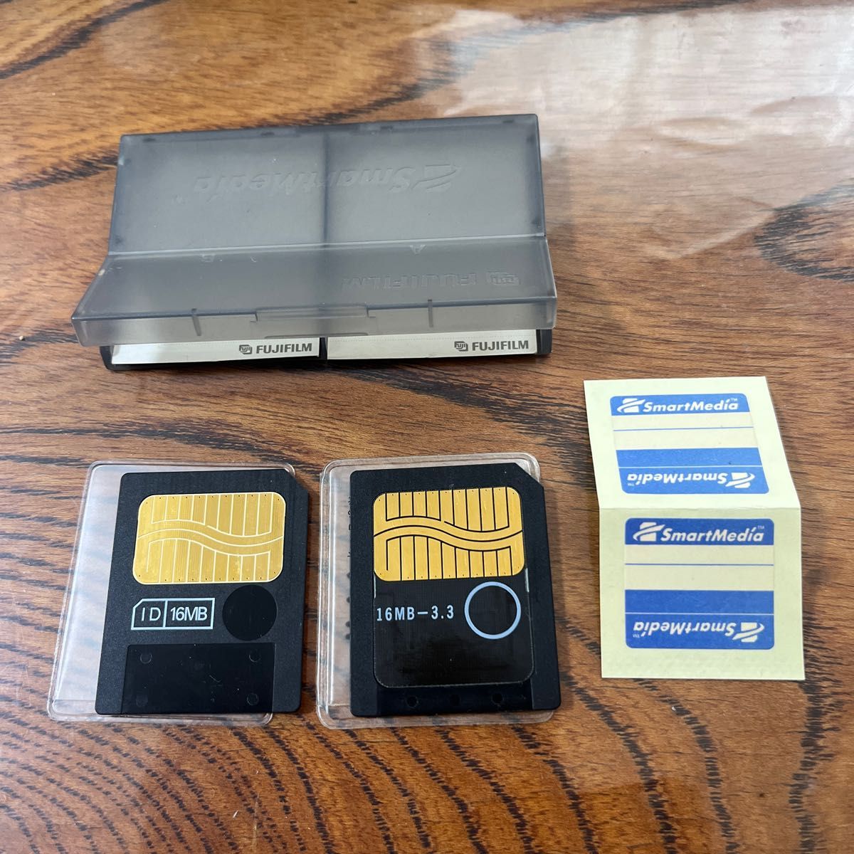 中古品 スマートメディア SmartMedia メモリーカード 16MB 2枚 ケース