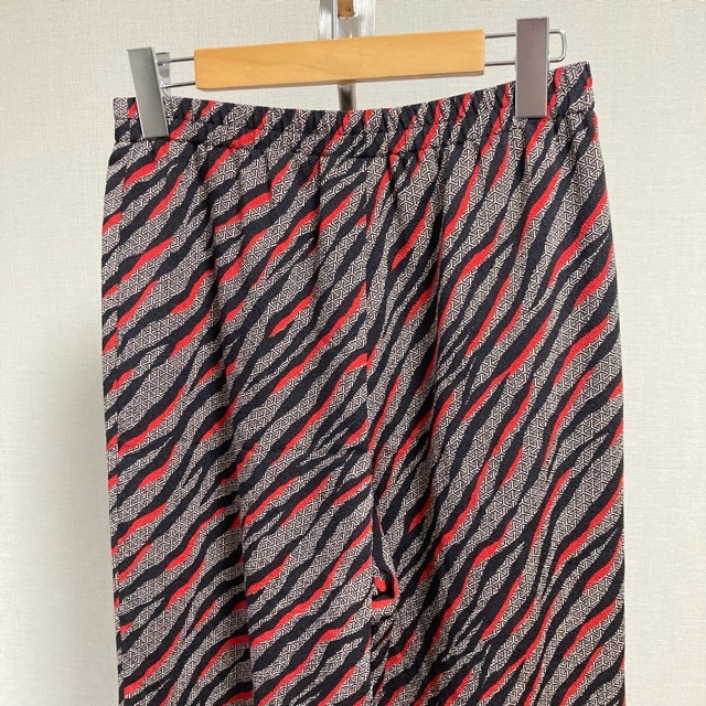 #apcsisendouhitosi Tamura poetry .. pants black beige red crepe-de-chine . minute height frill total pattern lady's [798947]