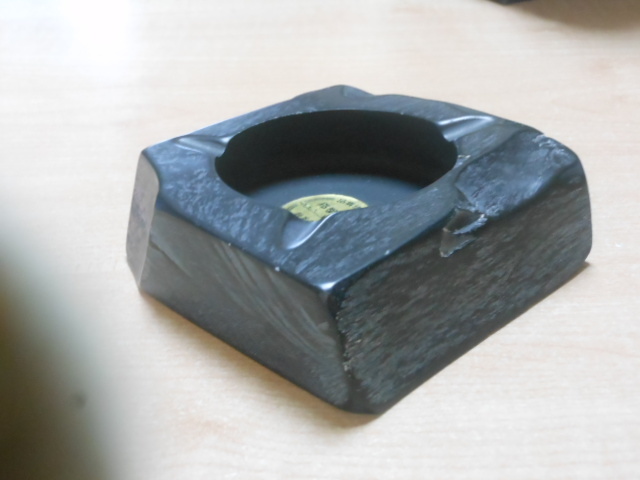 　三重は熊野市神川町だけで産出される特別な黒石　静美堂謹製　那智黒石の灰皿　未使用のまま長期保管品　でございます_画像5