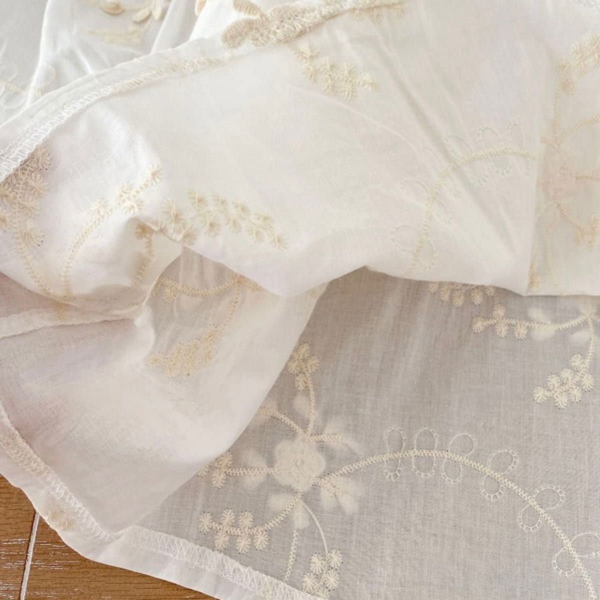 110サイズ 花の刺繍 レース 白 アイボリー ベージュ ワンピース 韓国子供服