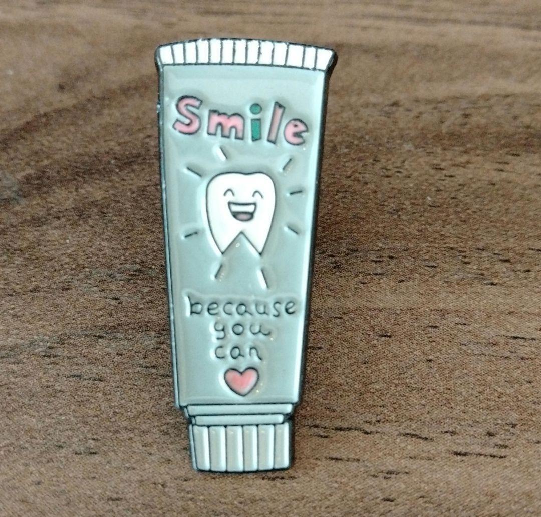 歯磨きシリーズ②　ピンバッジ　歯　歯医者　歯科　歯学生　歯科助手_画像1