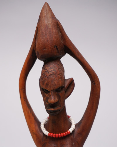 アフリカ　ケニア　荷を持つ女性　　 木彫り　置き物　アフリカ雑貨_画像4