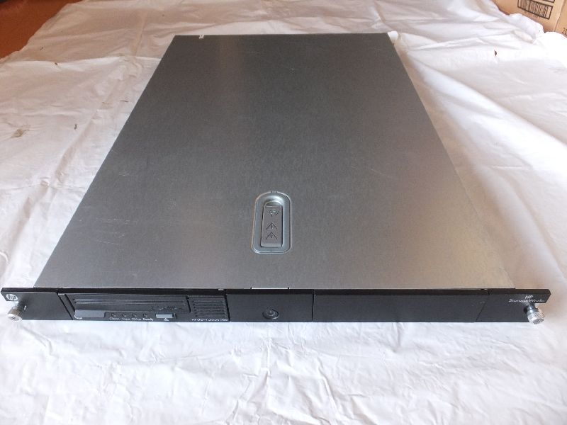 HP StorageWorks 1Uラックマウントエンクロージャー LTO4 Ultrium 1760搭載