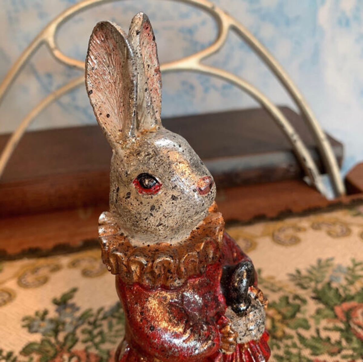 アンティークな部屋 / Fairy tale rabbit / インテリアオブジェ/Clown rabbit #インテリア雑貨 #店舗什器 #アンティークオブジェ #うさぎ_画像3