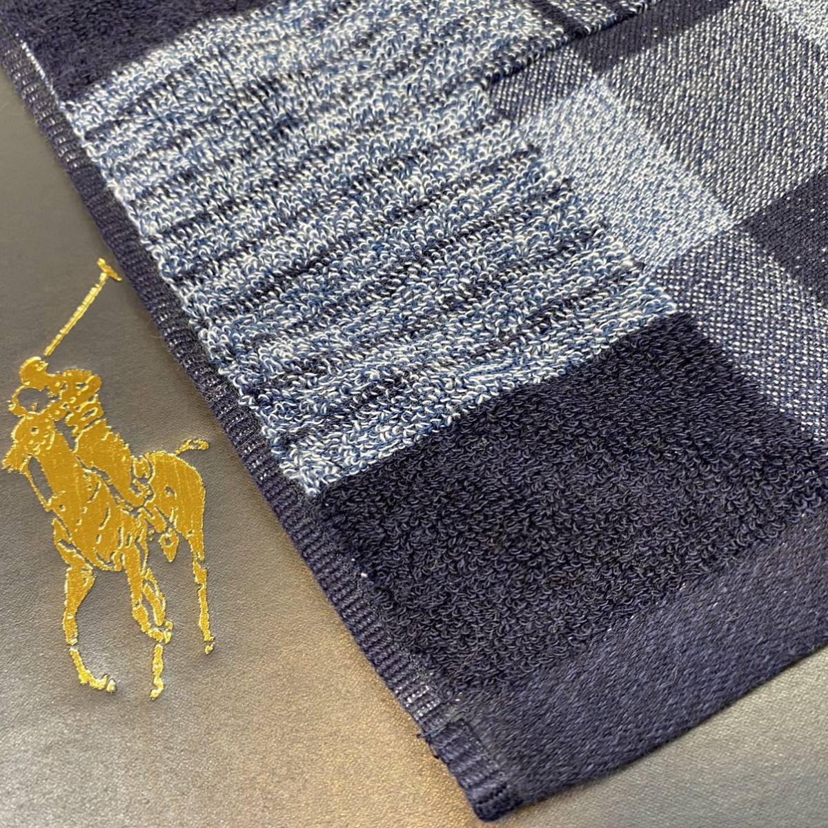 新品タグ付ツカモト日本製今治産ラルフローレンRALPH LAURENローズバリーパッチワークPONY刺繍Indigoウオッシュタオルハンドタオルハンカチ_綺麗なステッチワークのヘム、コーナー処理