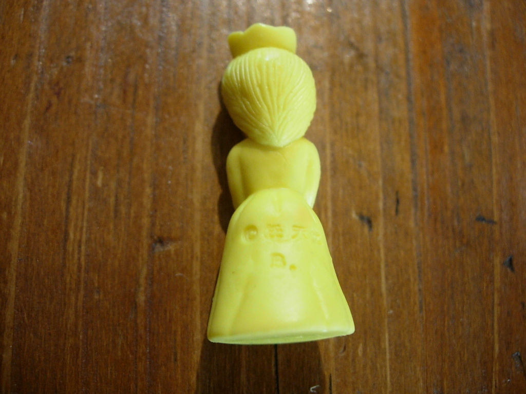 【V】当時物　ファミコン　消しゴム人形　スーパーマリオ　『ピーチ姫』　155　黄　ケシゴム　フィギュア_画像2