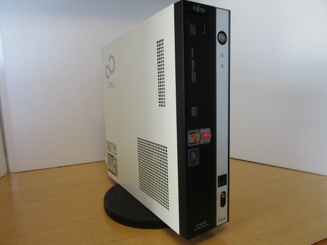 ★送料無料／Fujitsu DESkPOWER CE80YN／CPU AMD Turion 64×2 1.80GHz／メモリ2GB・HDD82GB／ Windows Vista HP 32bit/MSOffice2007他付き_DESKPOWER CE80YN本体の前面と左側の側面