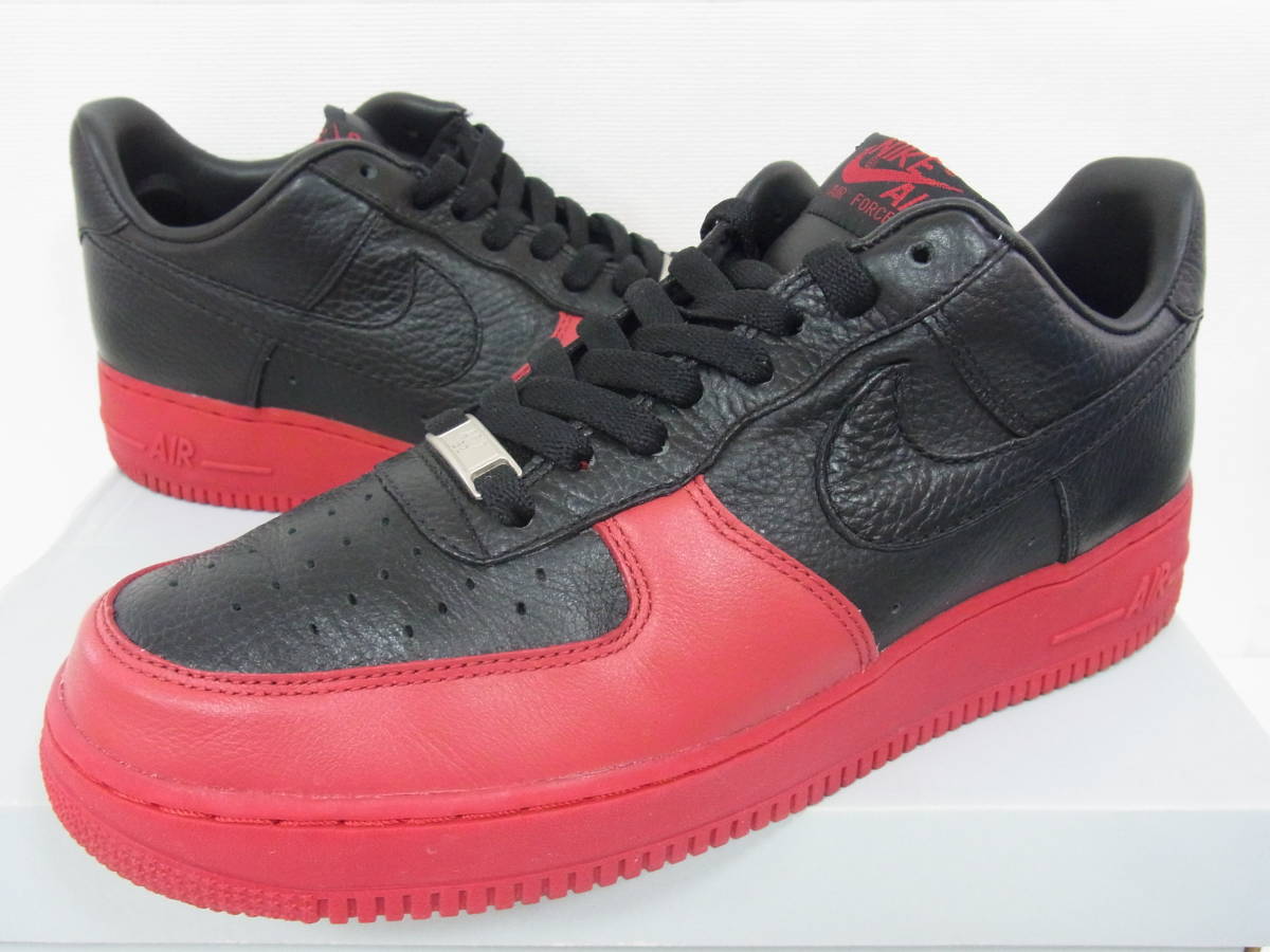 美中古箱付 2007 NIKE AIR FORCE 1 LOW BRED BLACK UNIVERSITY RED ナイキ エア フォース ブレッド ブラック レッド 28cm US10 318274-001_画像1