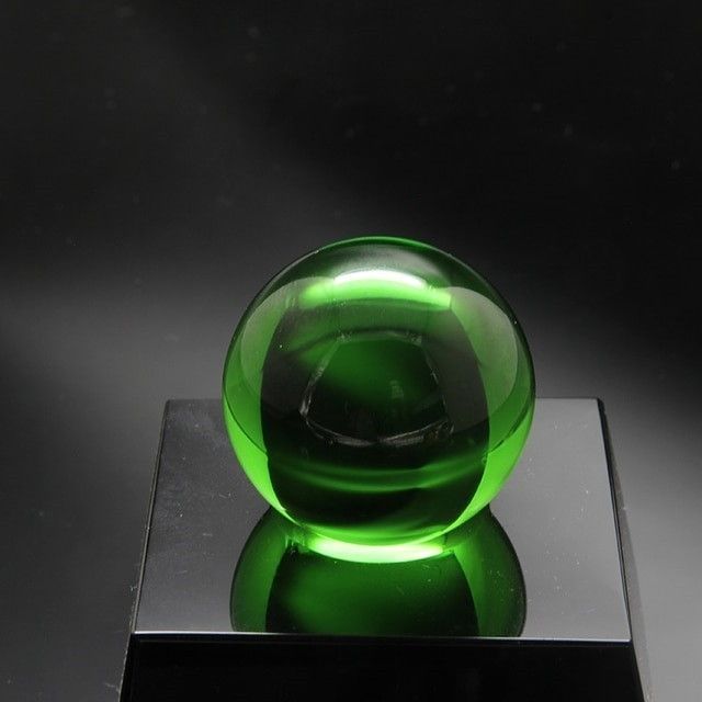 緑　グリーン　5cm クリスタルボール　クリスタル　水晶　玉　水晶玉　カメラ