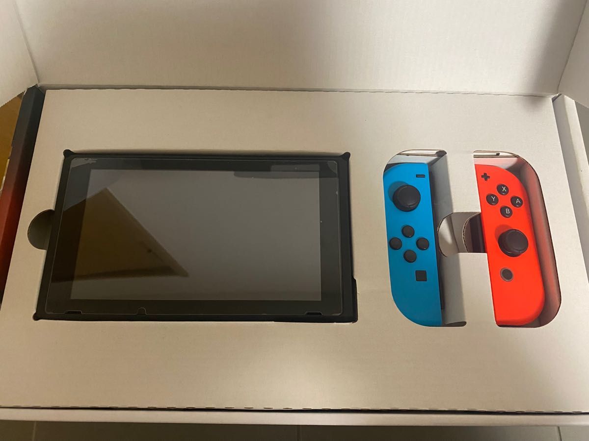 おまけつき！バッテリー強化版、  ニンテンドースイッチ年製です。