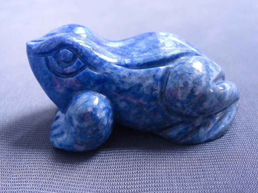 ** feng shui ornament, amulet, better fortune UP!. stone, natural lapis lazuli . frog ornament *SP2