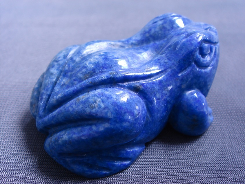 ** feng shui ornament, amulet, better fortune UP!. stone, natural lapis lazuli . frog ornament *SP2