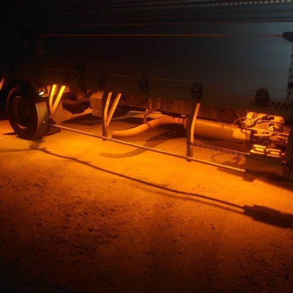 超爆光 24V LED COB シャーシマーカー タイヤ灯 作業灯 ダウンライト チップマーカー 低床4軸 デコトラ トラック用 イエロー 10個セット_画像6