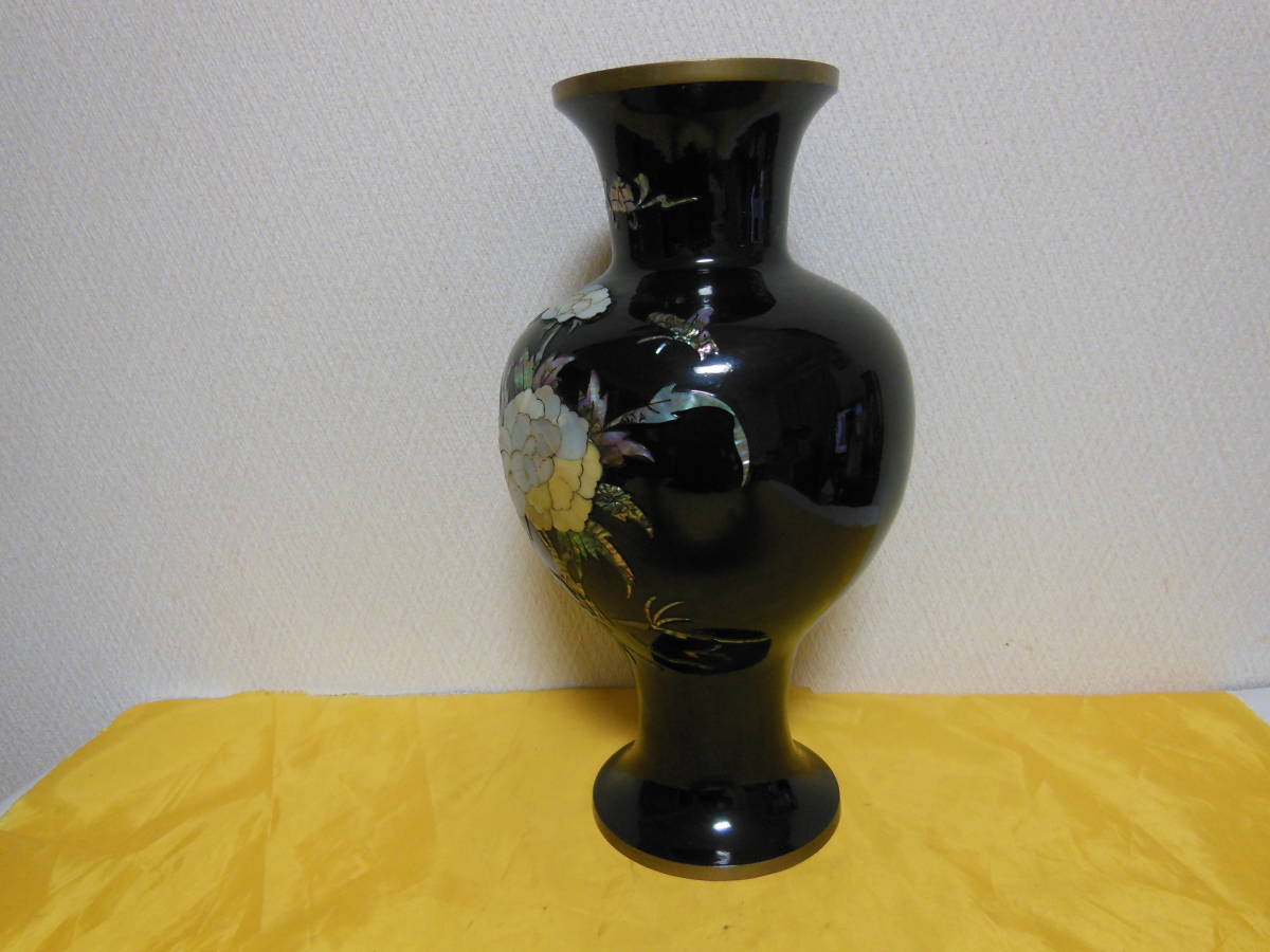 工芸品　真鍮製　花瓶・インテリア　螺鈿細工・漆塗　高さ：３１ｃｍ　最大直径：１７ｃｍ　送料無料_画像2