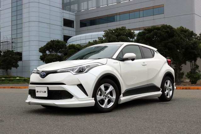 h-style　【送料込み】　C-HR　サイドスカート　左右セット　ZYX10/NGX50　（塗装込）　　　　_画像4