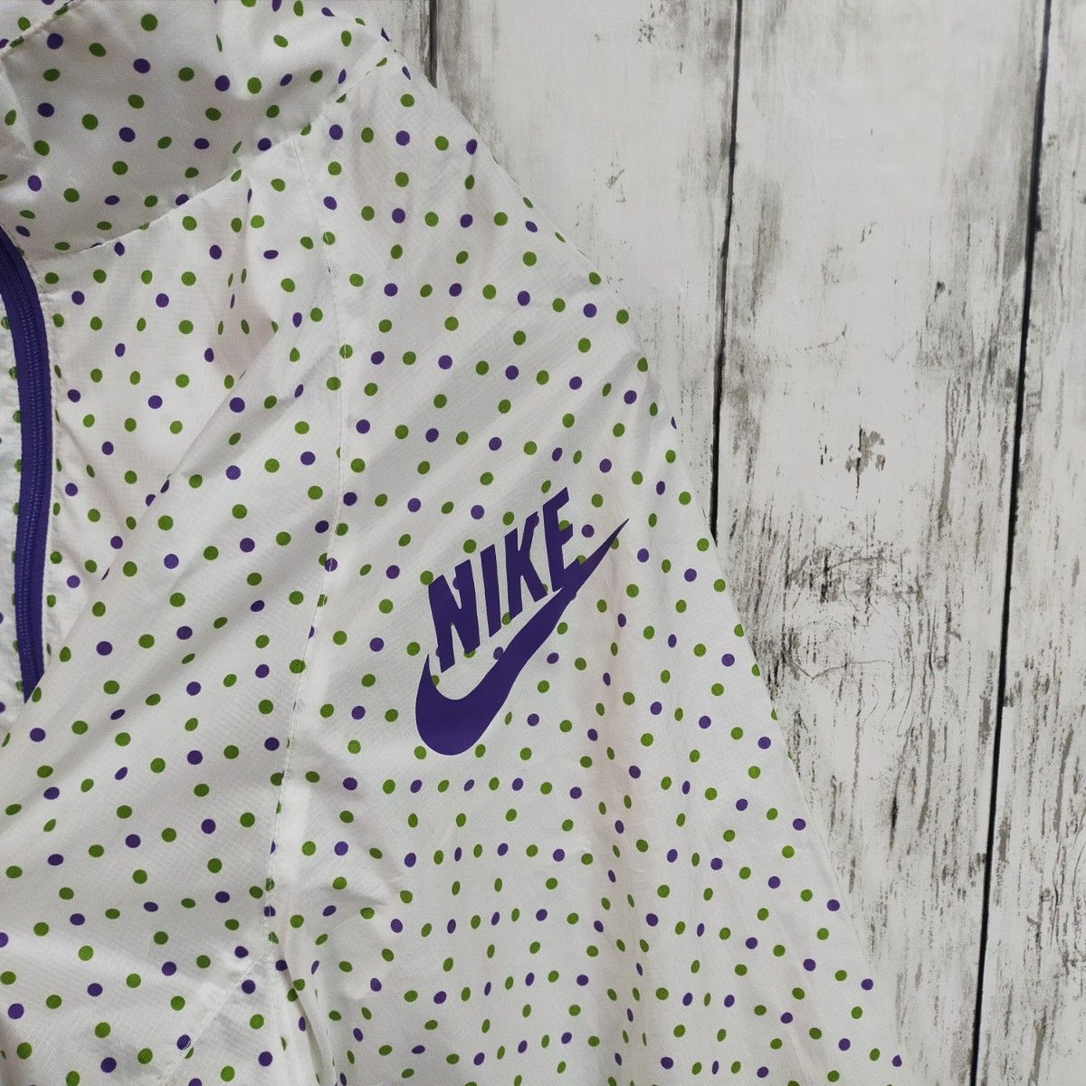 NIKE】ドット柄ウィンドブレーカー 薄手 水玉 ジップアップ NIKE】ドット柄ウィンドブレーカー 薄手 水玉 ジップアップ