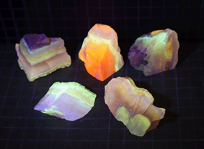 鉱物標本 蛋白石 蛍光オパール北海道産 ブロック・小片セット 302