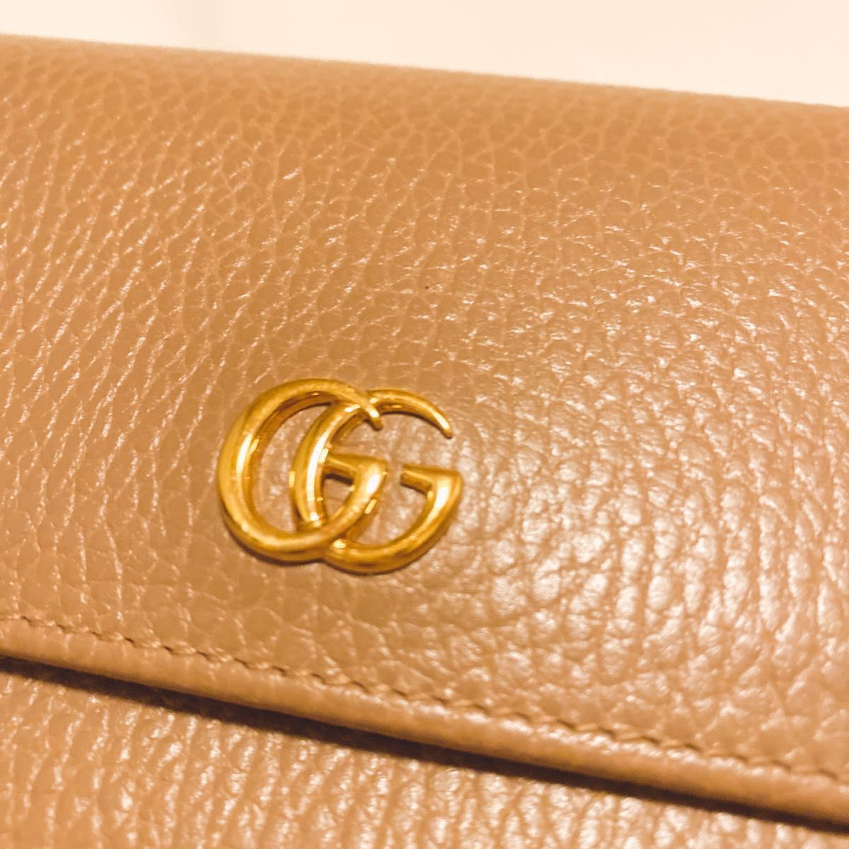 美品 GUCCIグッチ GGマーモント ゴールド金具 二つ折り長財布 箱 美品 GUCCIグッチ GGマーモント ゴールド金具 二つ折り長財布 箱