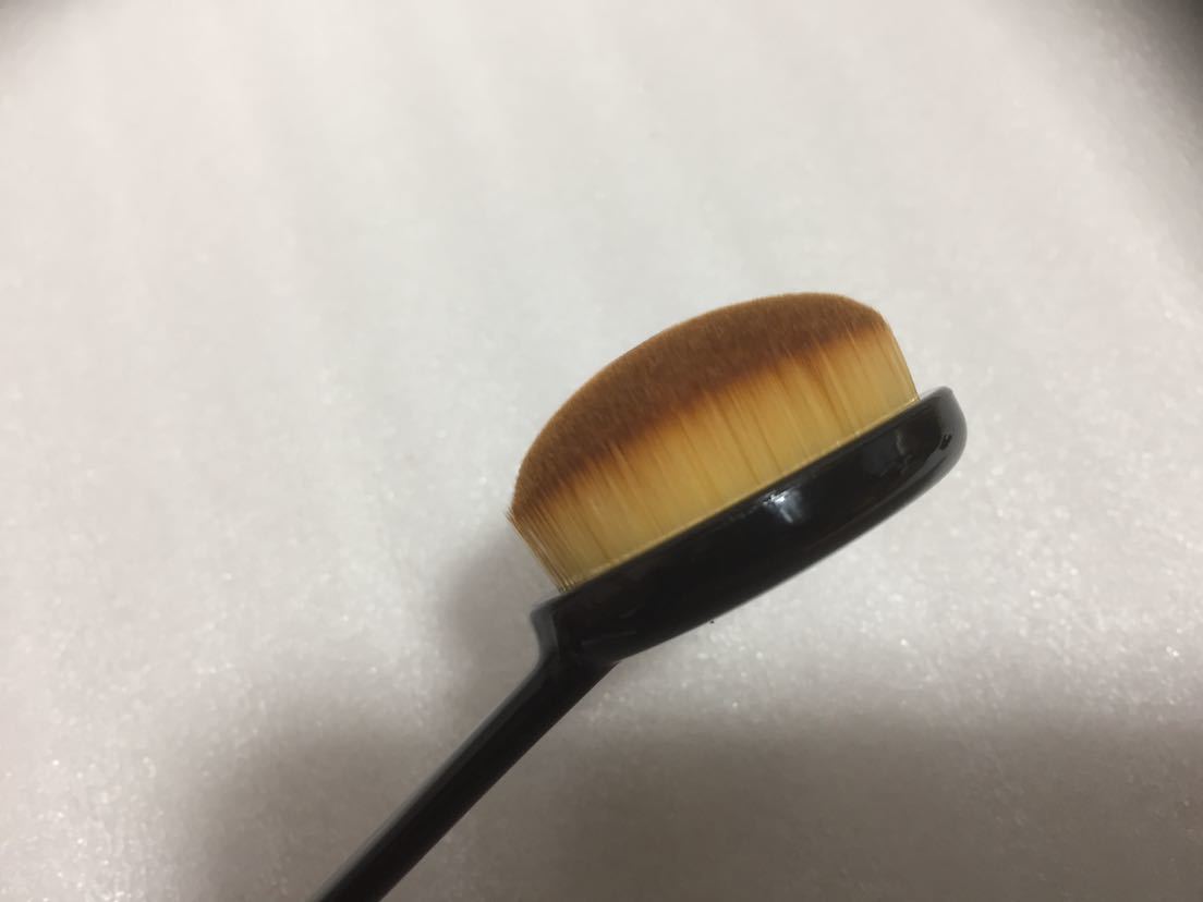新品☆キャップ付きメイクブラシ　BBクリーム　クリームファンデーション使用除に　フェイスブラシ　化粧雑貨　メイク道具