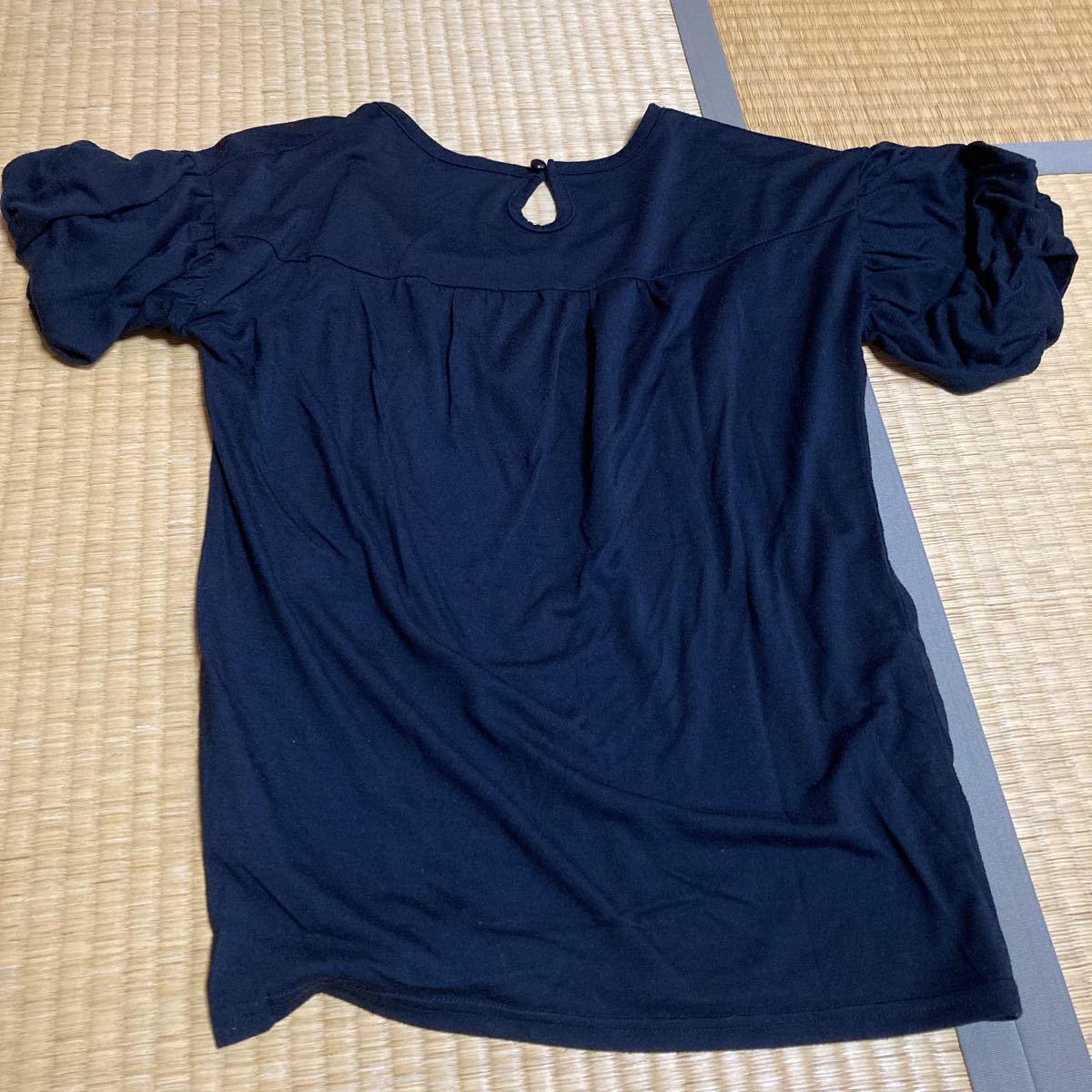 古着 半袖Tシャツ バルーン袖 黒 ブラック 丸首 首元広め 薄め生地 夏 レディースファッション カジュアル_画像6