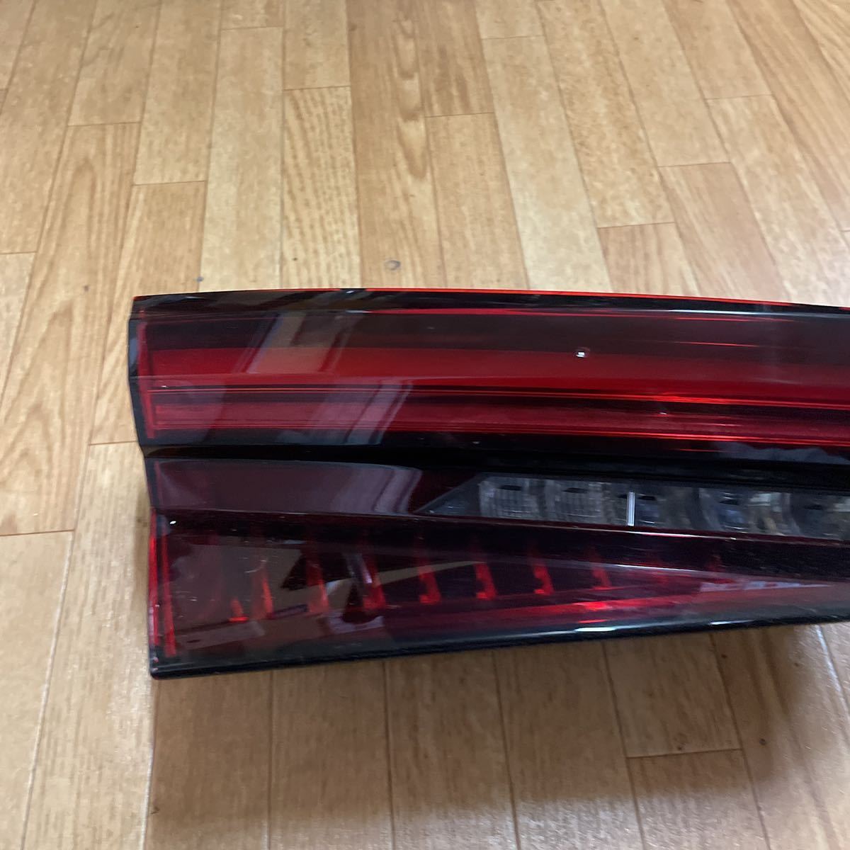 超美品 【AUDI A5 S5 B9 純正 LEDテールライト】アウディ 8W6.945.093J ★即決☆送料無料★早い者勝ち☆左　L☆_画像2