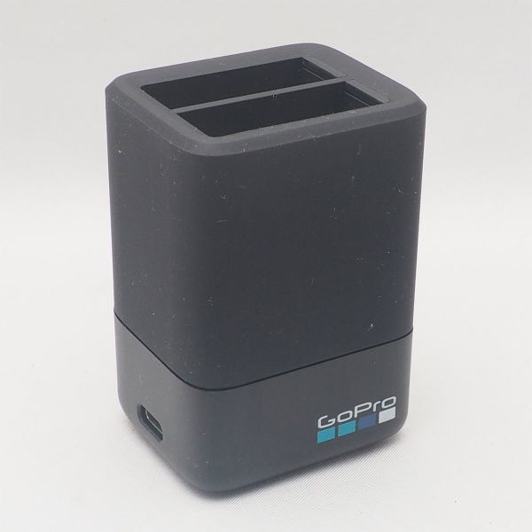 GoPro 純正 AADBD-001 デュアルバッテリーチャージャー HERO 5 6 7 8 Black 用 バッテリー充電器 管15527_画像1