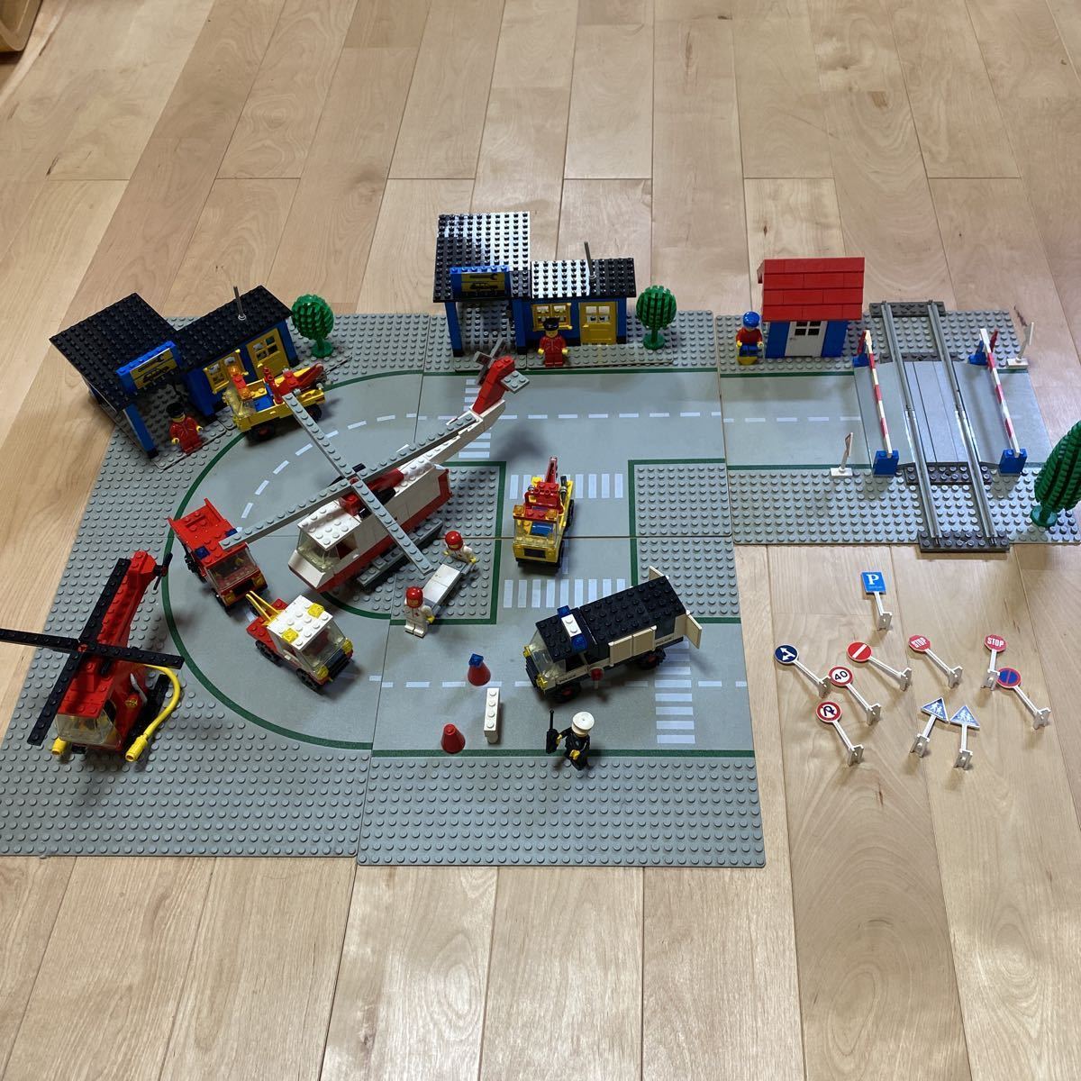 [送料無料] レゴ クラッシック タウン LEGOLAND オールトレゴ 街シリーズ　踏切　車　レトロ　大量　LEGO_画像1
