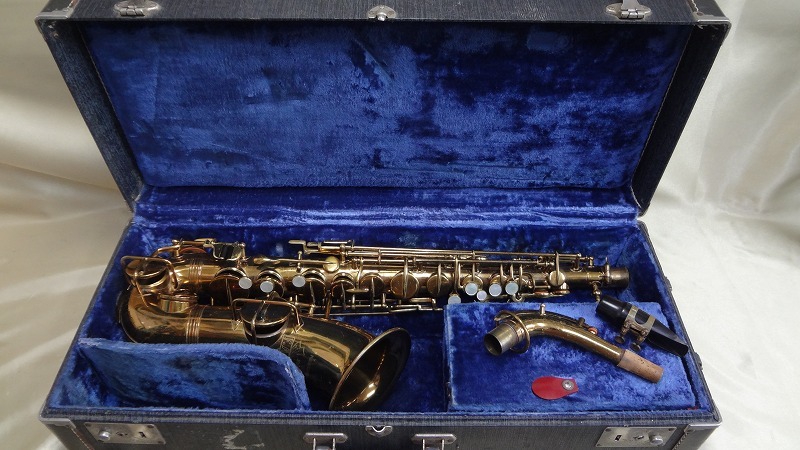 b car - alto saxophone American Triunph model Vintage present condition .