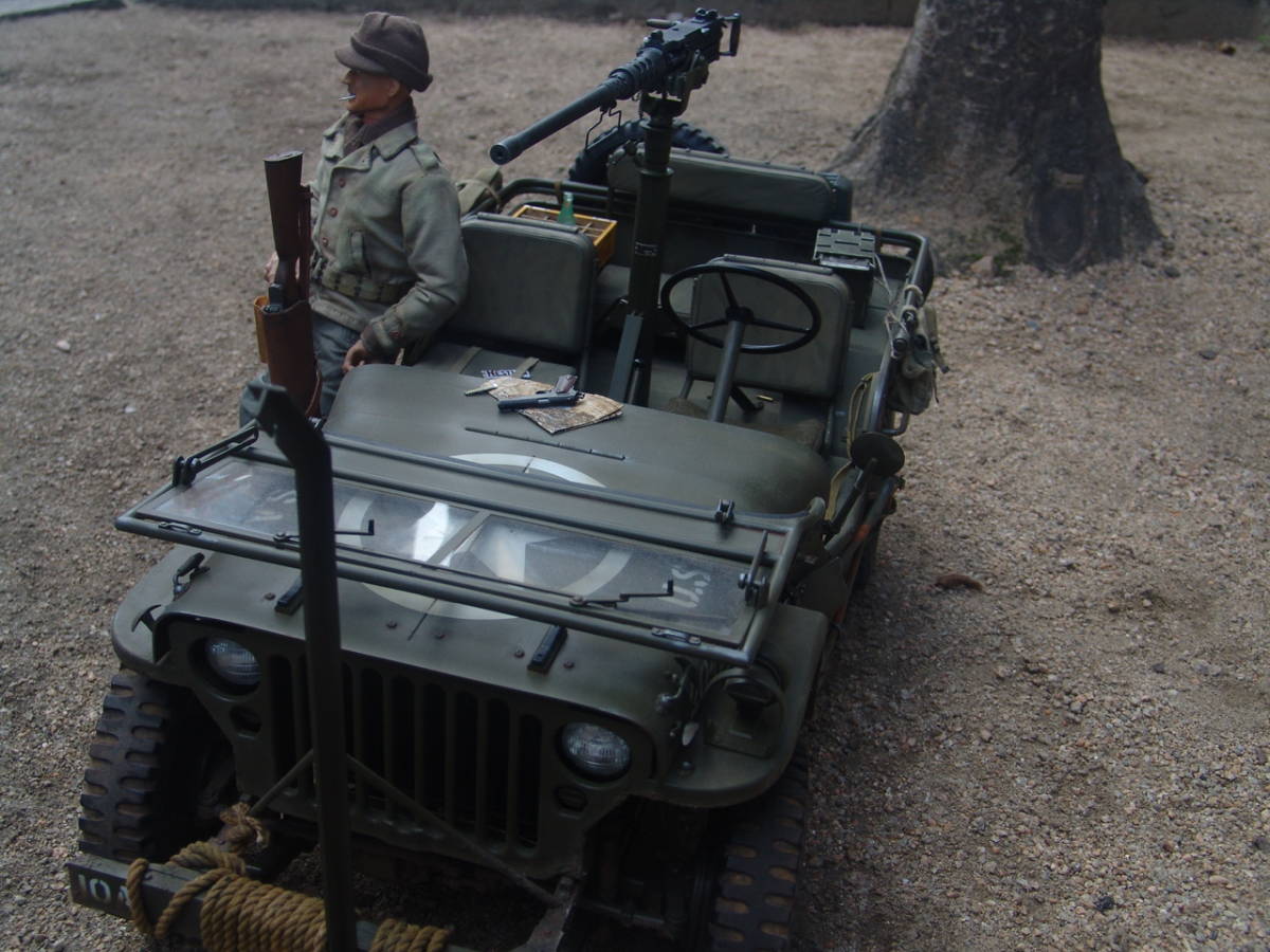 1/6 scale : plastic model final product :WWII America army Willis MB Jeep 50 calibre machine gun installing type ( used junk )
