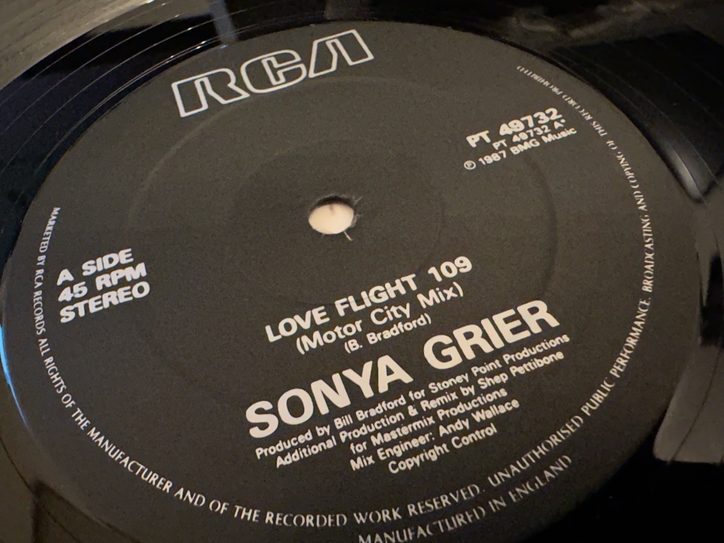 12”★Sonya Grier / Love Flight 109 / シンセ・ポップ・ディスコ！の画像3