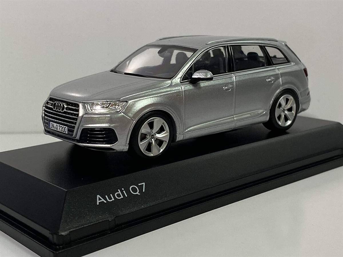 新品未開封　アウディ Q7 2015 フロレットシルバー 1/43 I-SCALE Audi特注品