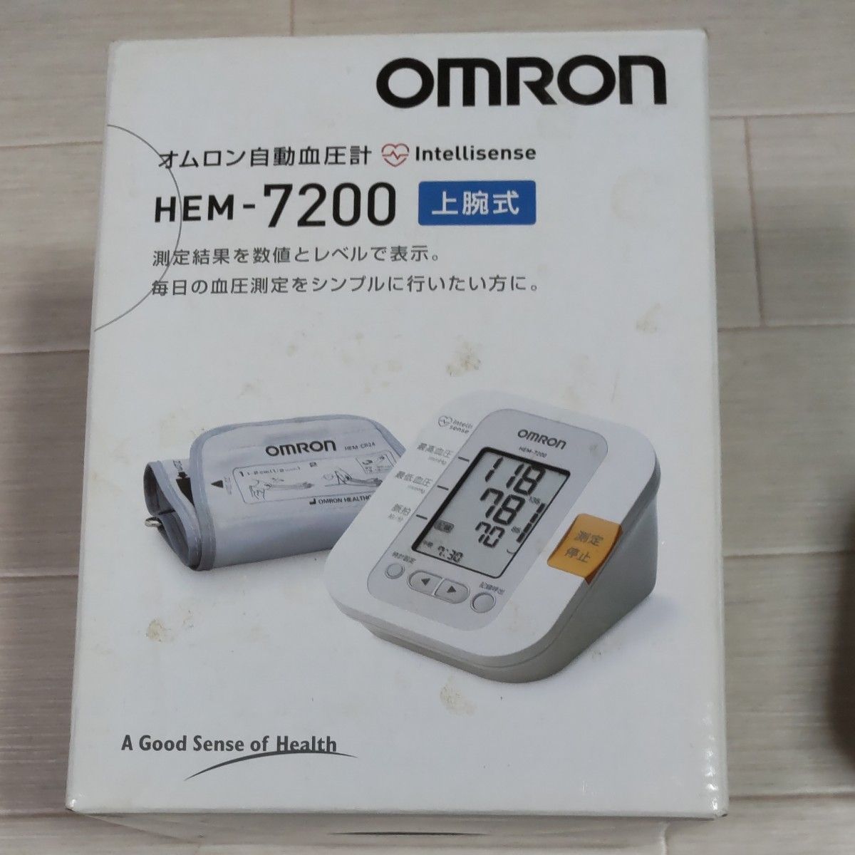 オムロン自動血圧計 HEM-7200  家で長期保管の中古品です。神経質な方はお控え下さい。値引き後の価格です。値引きご遠慮下さい
