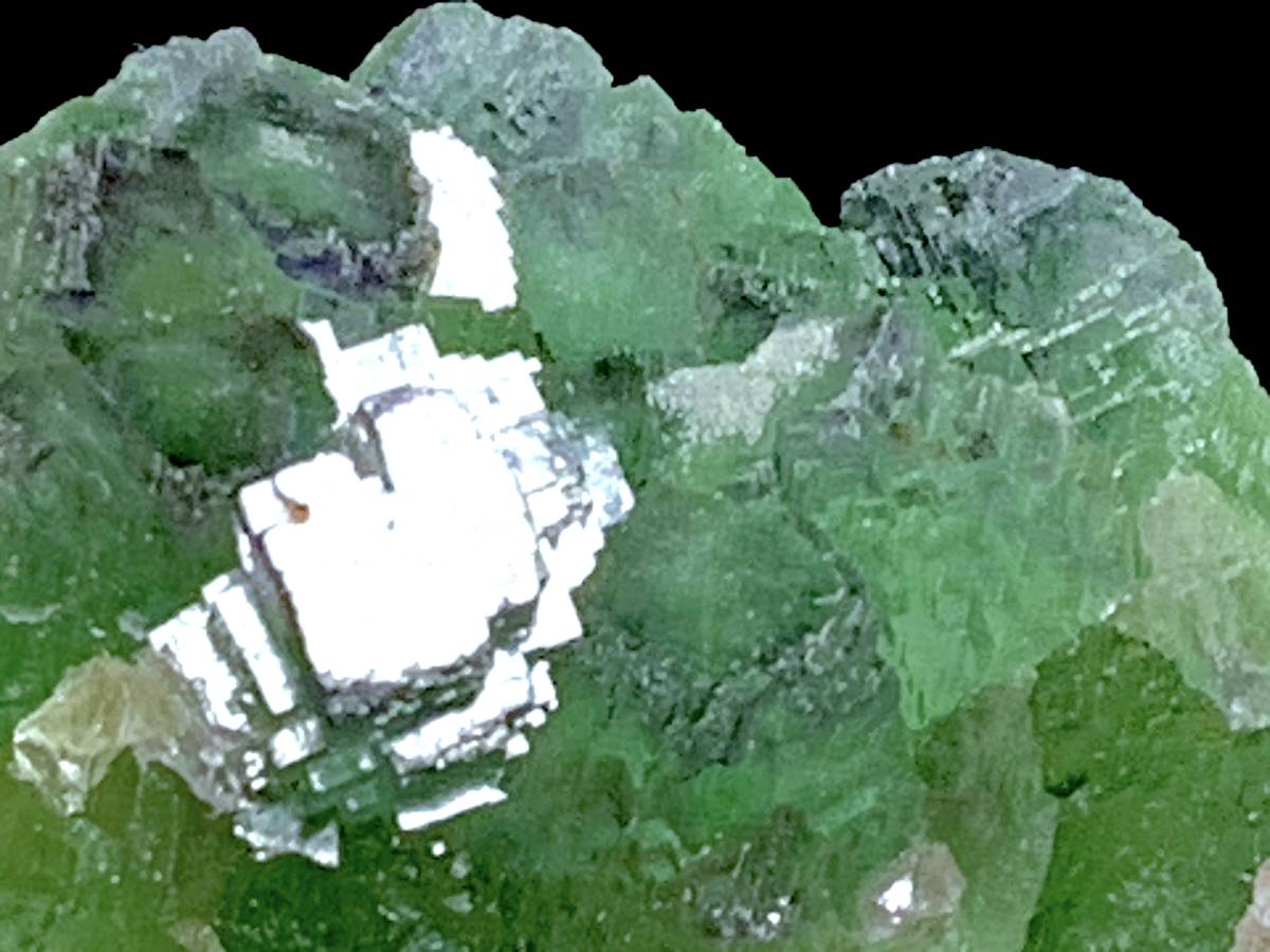 小さいけれども高価な浙江省産階段状蛍石・2-4・43g（中国産鉱物標本）_画像1